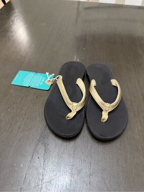 OluKai Kids Flip Flops Black Footbed withTan Straps kids or women size34eu 3us
